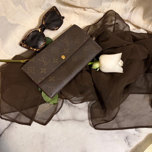 Louis Vuitton Handbags - Louis Vuitton Brown Monogram Wallet